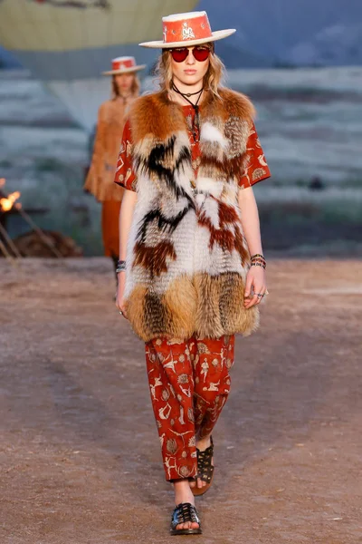 Look 29